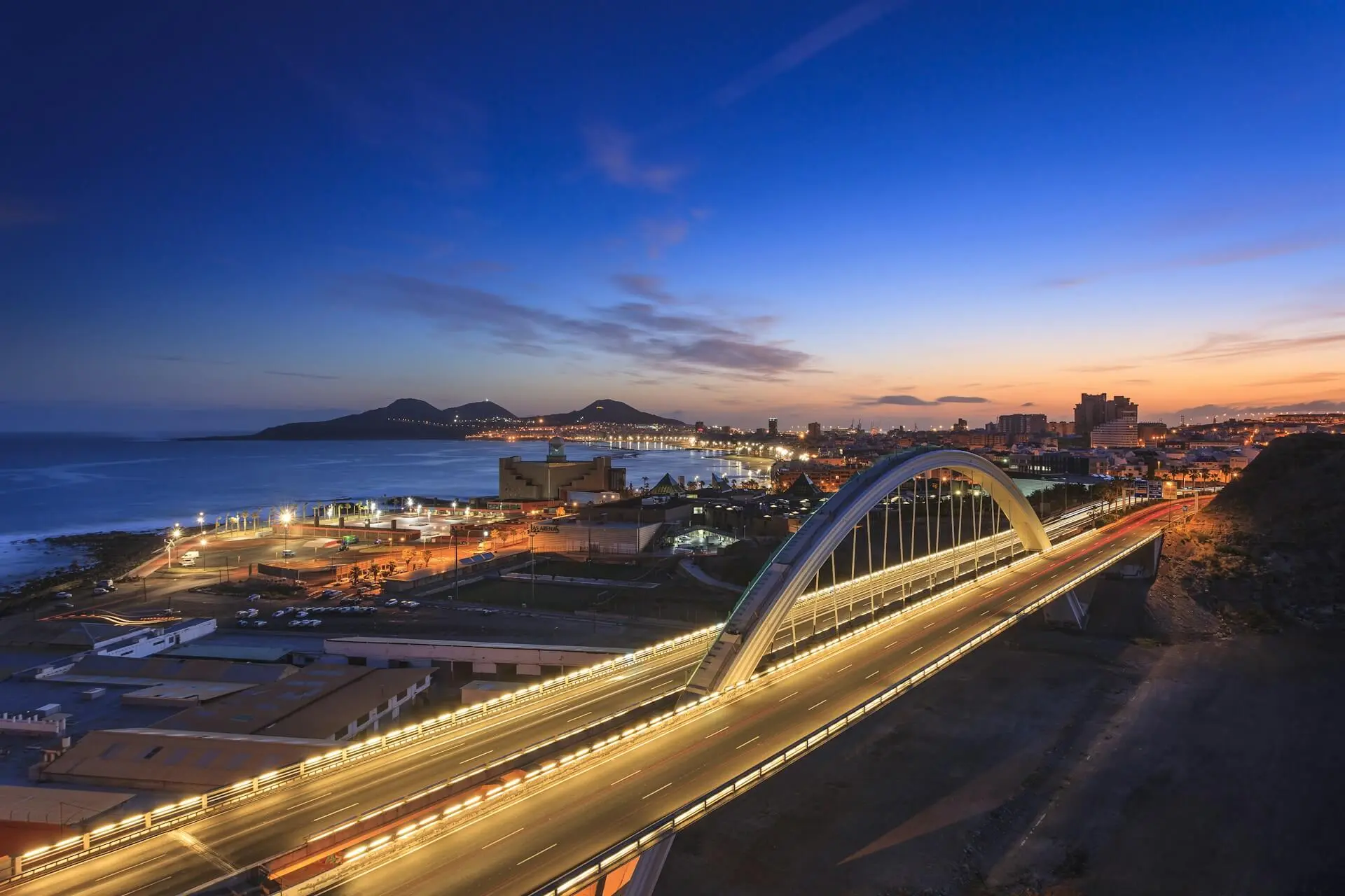 Vista panorámica de Las Palmas de Gran Canaria al atardecer - Despacho de abogados Consortium Abogadis